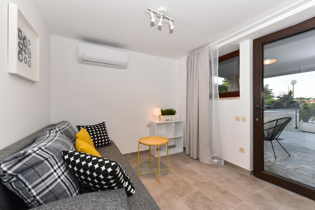 Mediterraneo Garden Apartments Петрчане Экстерьер фото