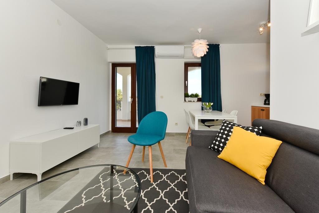 Mediterraneo Garden Apartments Петрчане Экстерьер фото