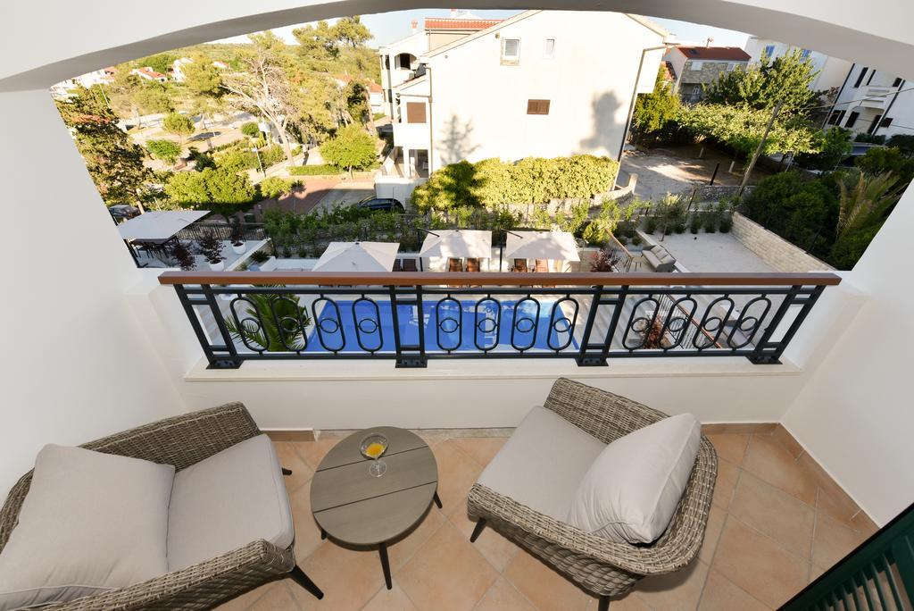 Mediterraneo Garden Apartments Петрчане Экстерьер фото