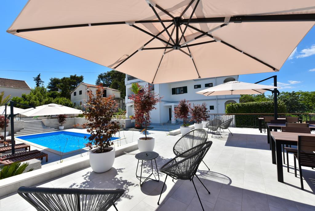 Mediterraneo Garden Apartments Петрчане Экстерьер фото